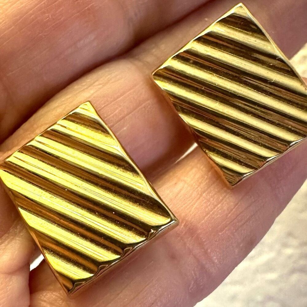 Gold tone vintage cufflinks